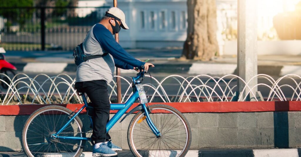 2026年に罰金対象となる自転車違反行為10選を図でまとめた安全啓発イメージ