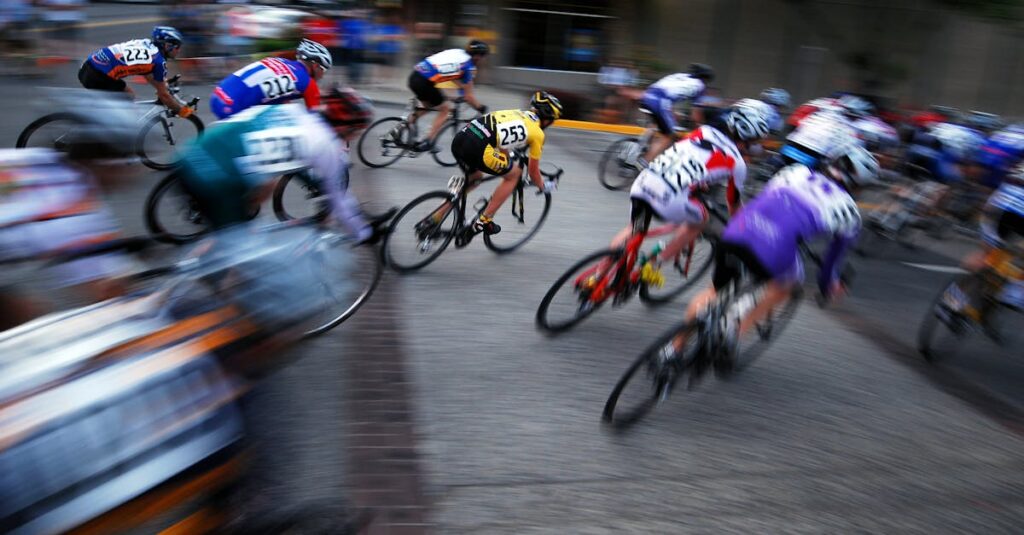 2026年に罰金対象となる自転車違反行為10選を図でまとめた安全啓発イメージ