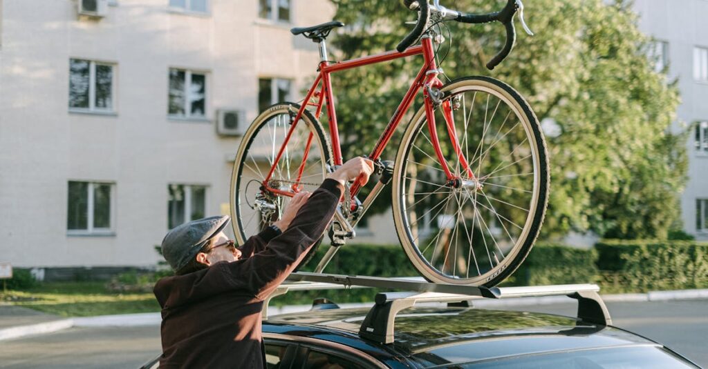 罰金を避けるための自転車安全運転と意識改革のポイントを図解した安全啓発イメージ