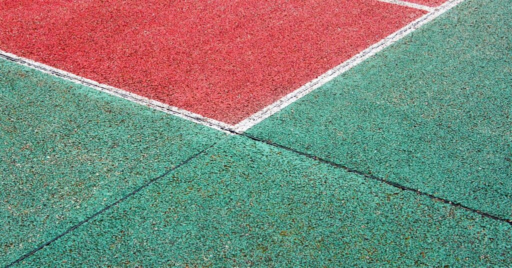 自転車の青切符違反が未納で刑事手続きに移行するイメージイラスト。略式裁判の流れを説明する図。