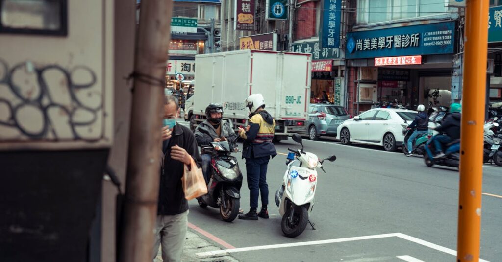 警察庁が自転車の青切符制度を導入する背景と目的を説明するイメージ画像