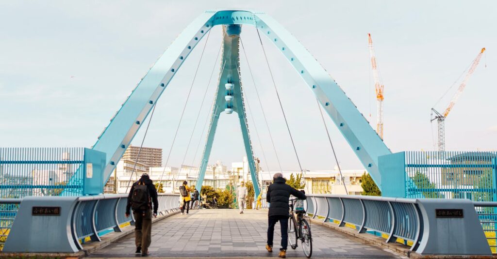 2026年4月から自転車にも青切符制度が導入され、違反には罰金が科されるようになる制度を説明するイメージ画像