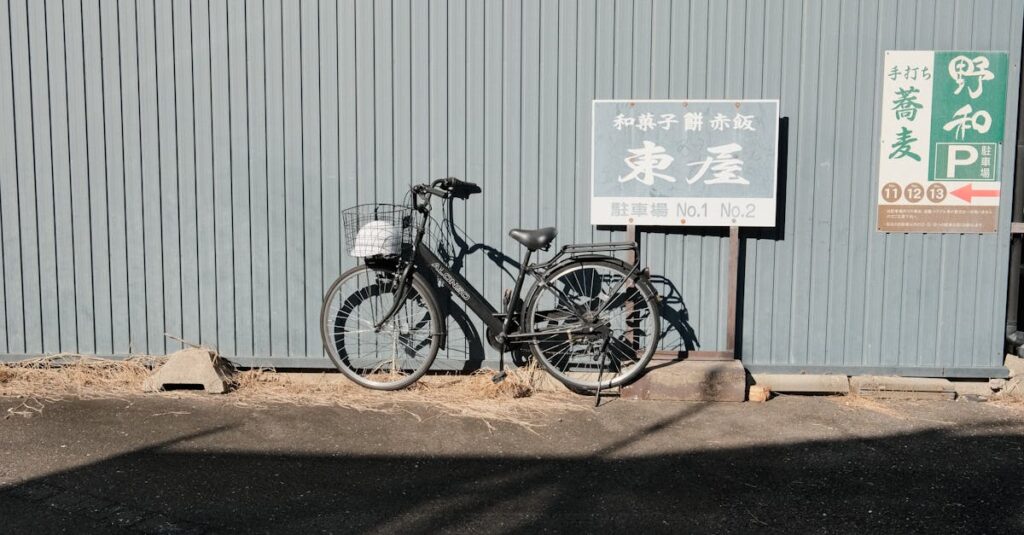 2026年4月に施行される自転車の青切符制度の導入スケジュールを示すイメージ図