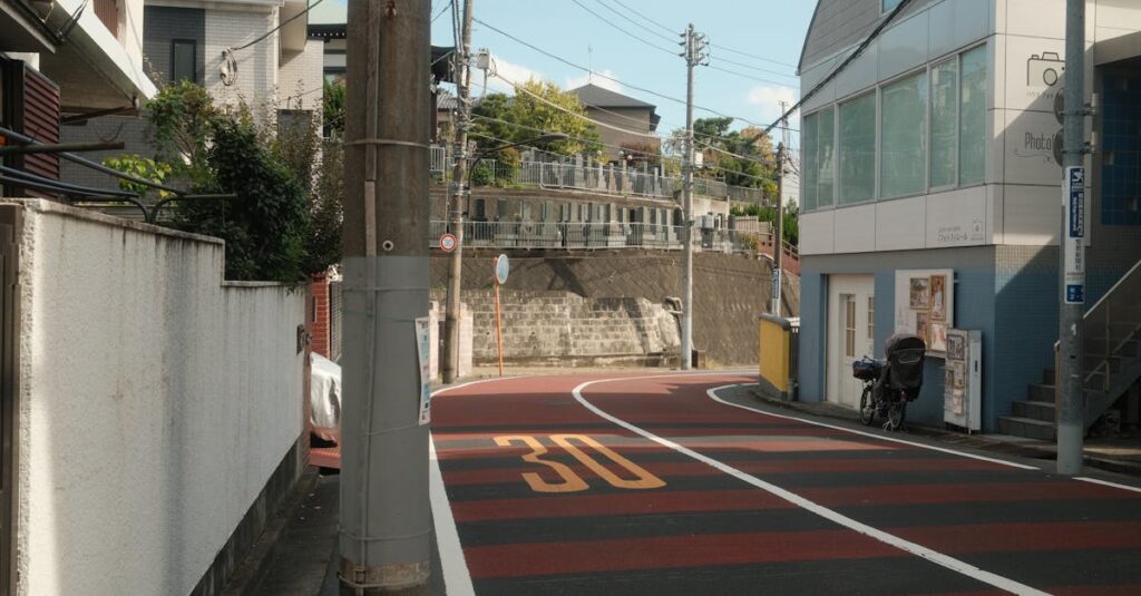 2026年4月から自転車にも青切符制度が導入され、違反には罰金が科されるようになる制度を説明するイメージ画像