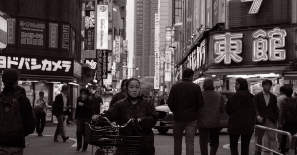 家庭で親子が一緒に自転車の安全ルールを学ぶ3ステップ教育を紹介するイメージ画像