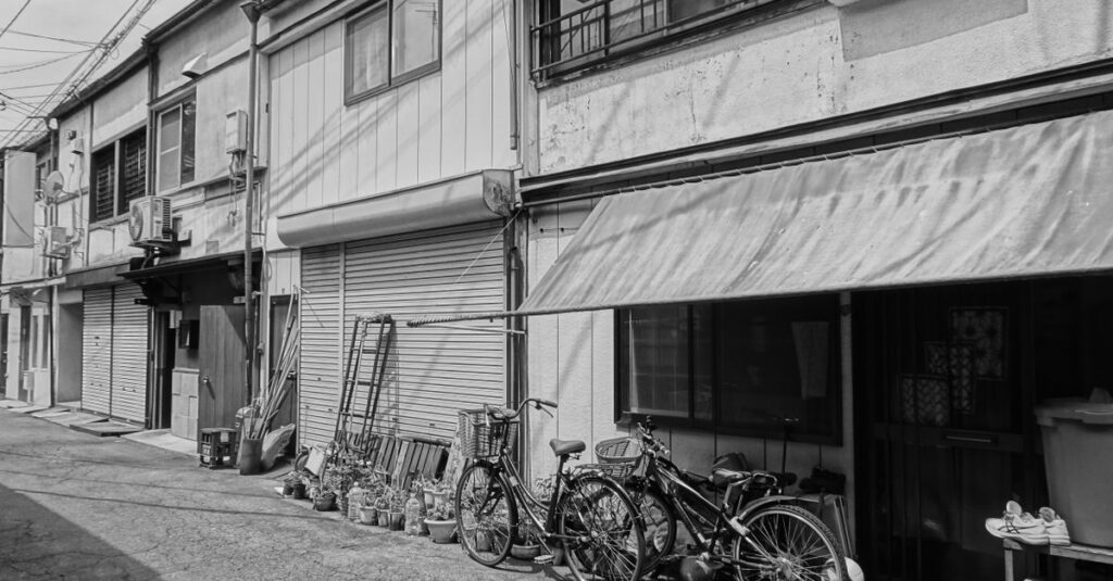 地域で開催される自転車マナー講習や親子安全教室の取り組みを紹介するイメージ画像