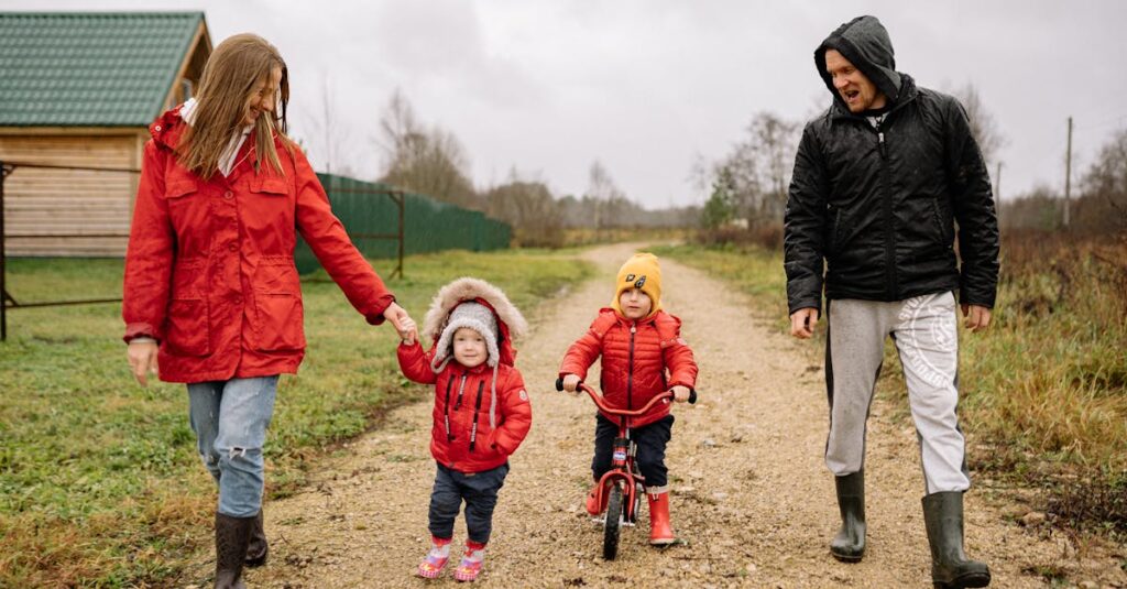 保護者が子どもの自転車運転を見守り、監督責任を果たす重要性を示すイメージ画像