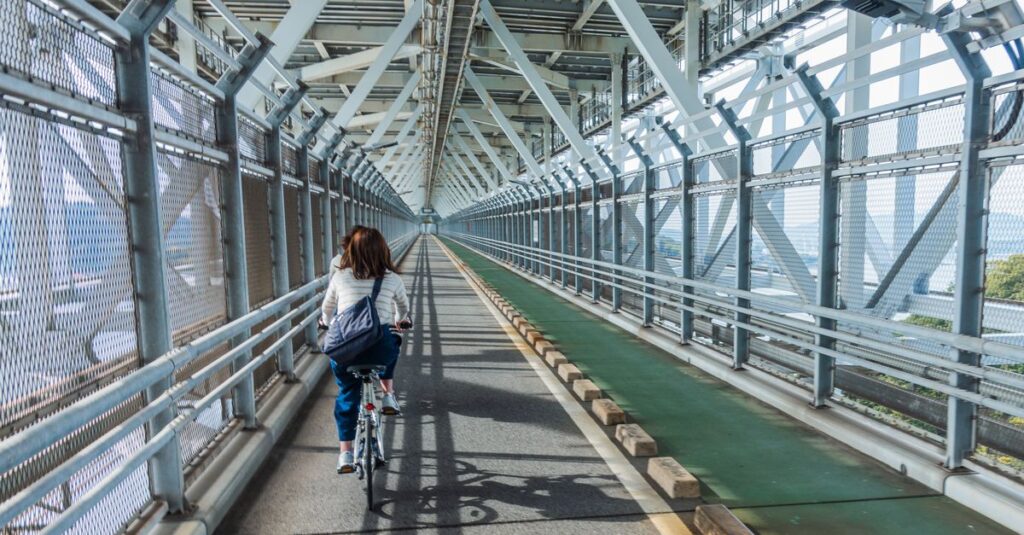 2026年4月に施行される自転車の青切符制度の導入スケジュールを示すイメージ図
