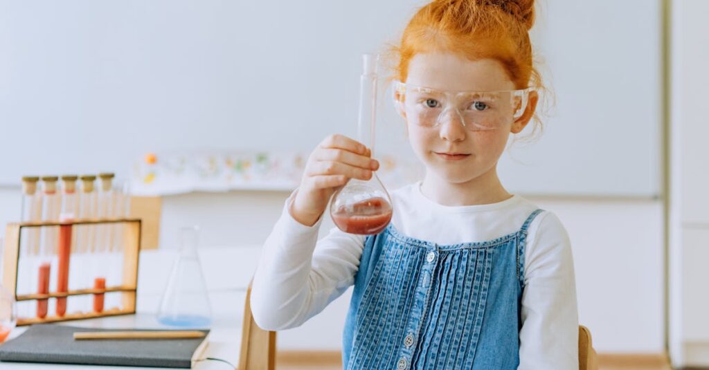 学校で行われる自転車安全運転講習の様子を描いた教育現場のイメージ画像